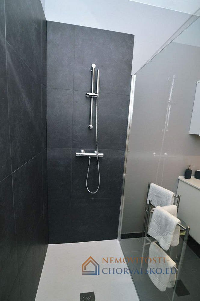 Prodej bytu 1+kk 144 m² – pohled 6