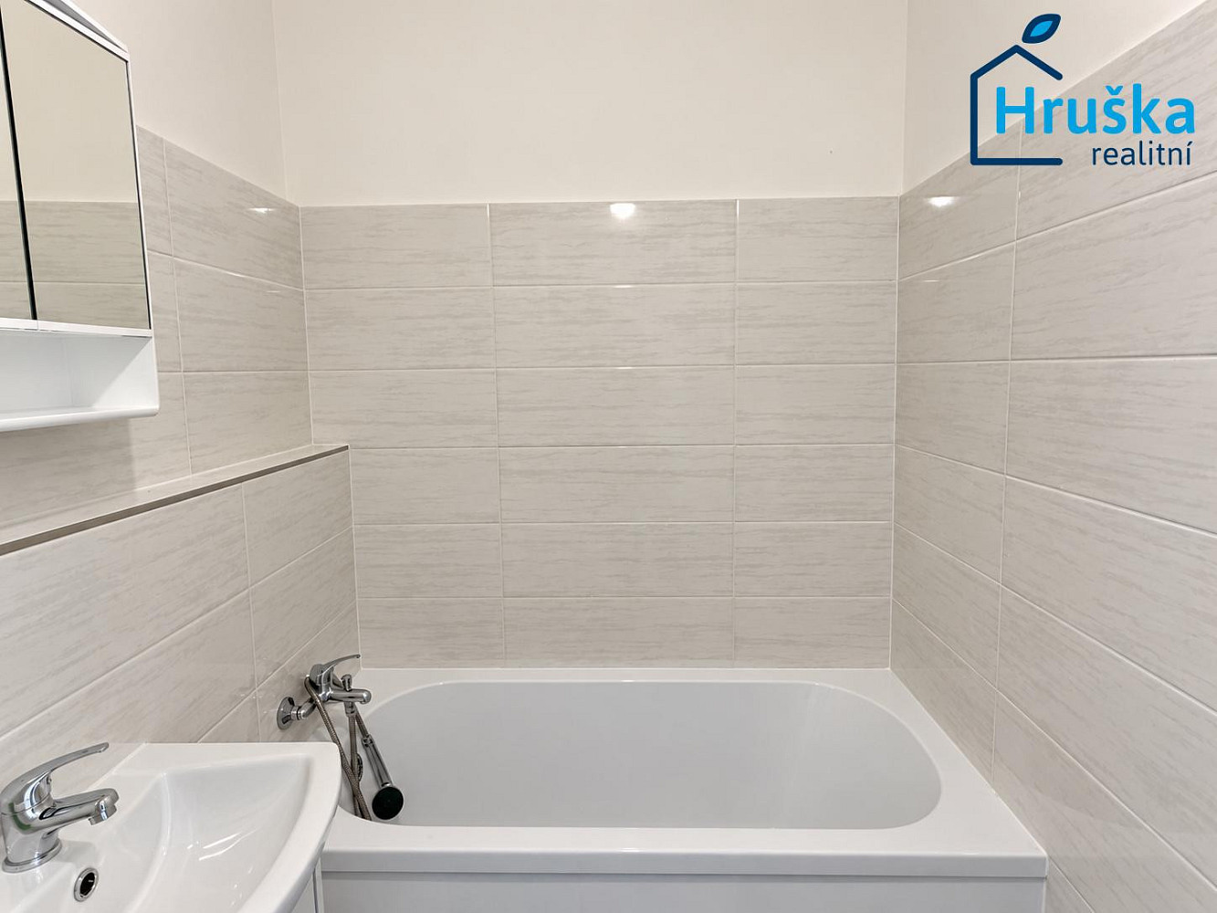 Pronájem bytu 2+1 55 m² – fotografie 2
