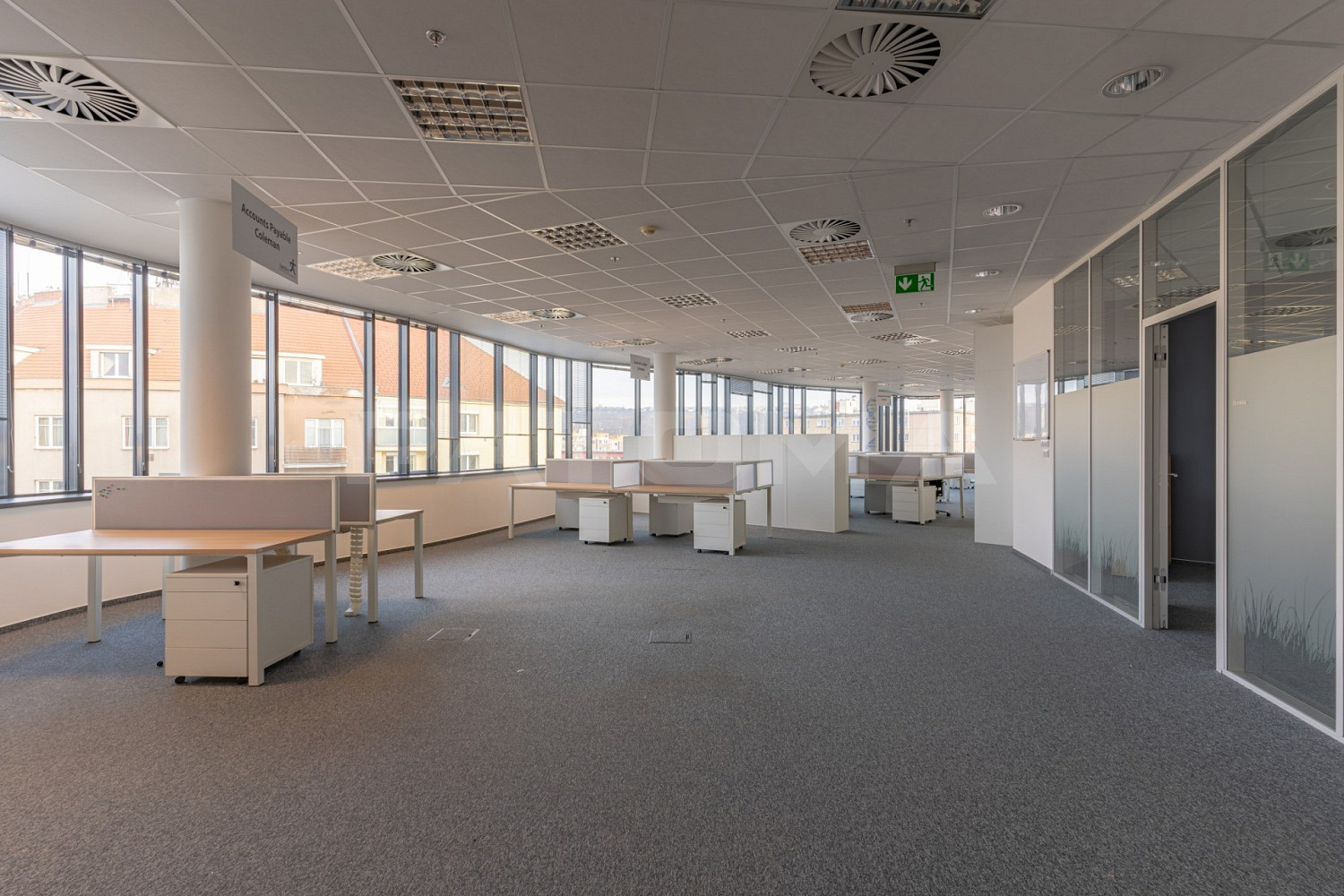 Pronájem kanceláře 708 m² – fotografie 2