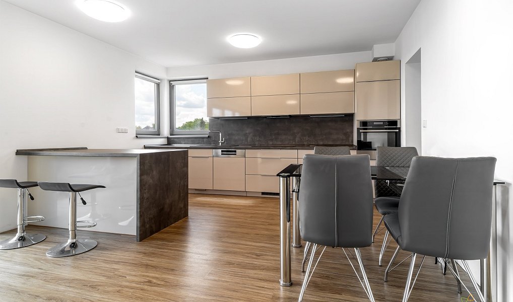 Prodej domu 193 m² s pozemkem 1 396 m², Rohovládova Bělá – náhled fotky 11