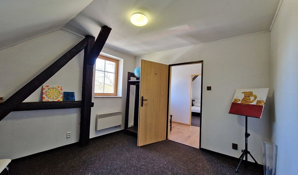 Prodej ubytovacího objektu 316 m², Benešov u Semil – náhled fotky 21