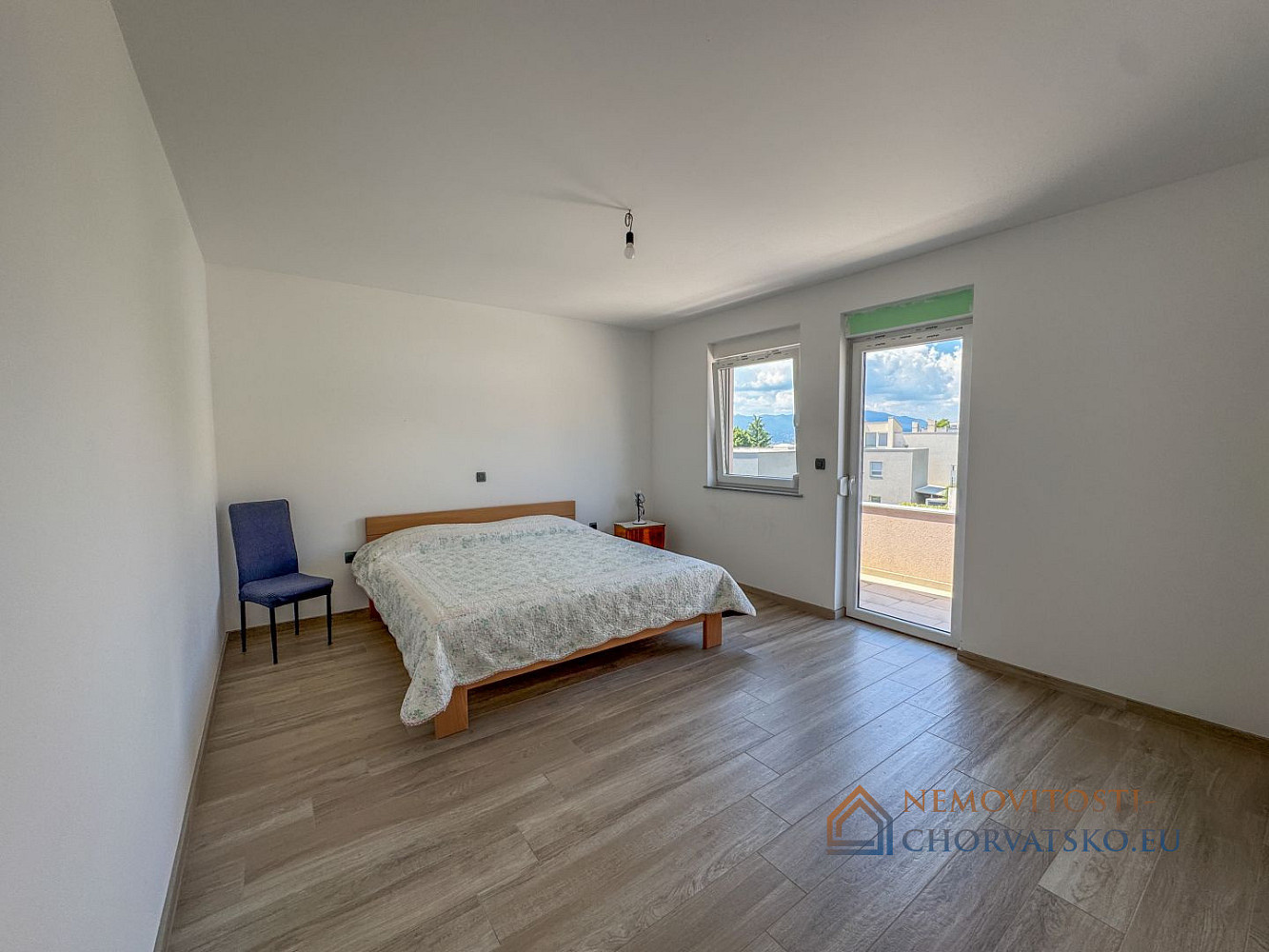 Prodej domu 199 m² s pozemkem 322 m² - Aanzicht 5