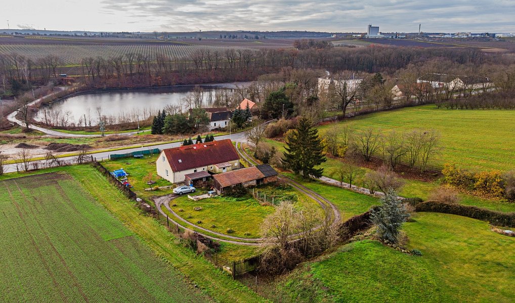 Prodej stavebního pozemku 838 m², Slaný – náhled fotky 3