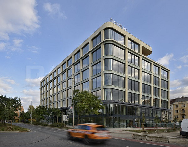 Pronájem kanceláře 706 m²