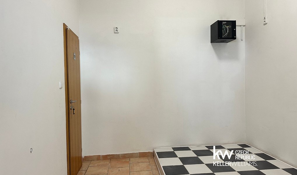 Pronájem obchodních prostor 136 m², Bílina – náhled fotky 11