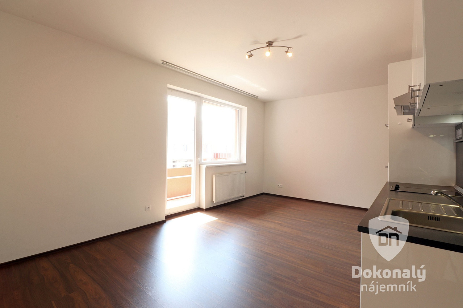 Pronájem bytu 1+kk 37 m² – fotografie 2