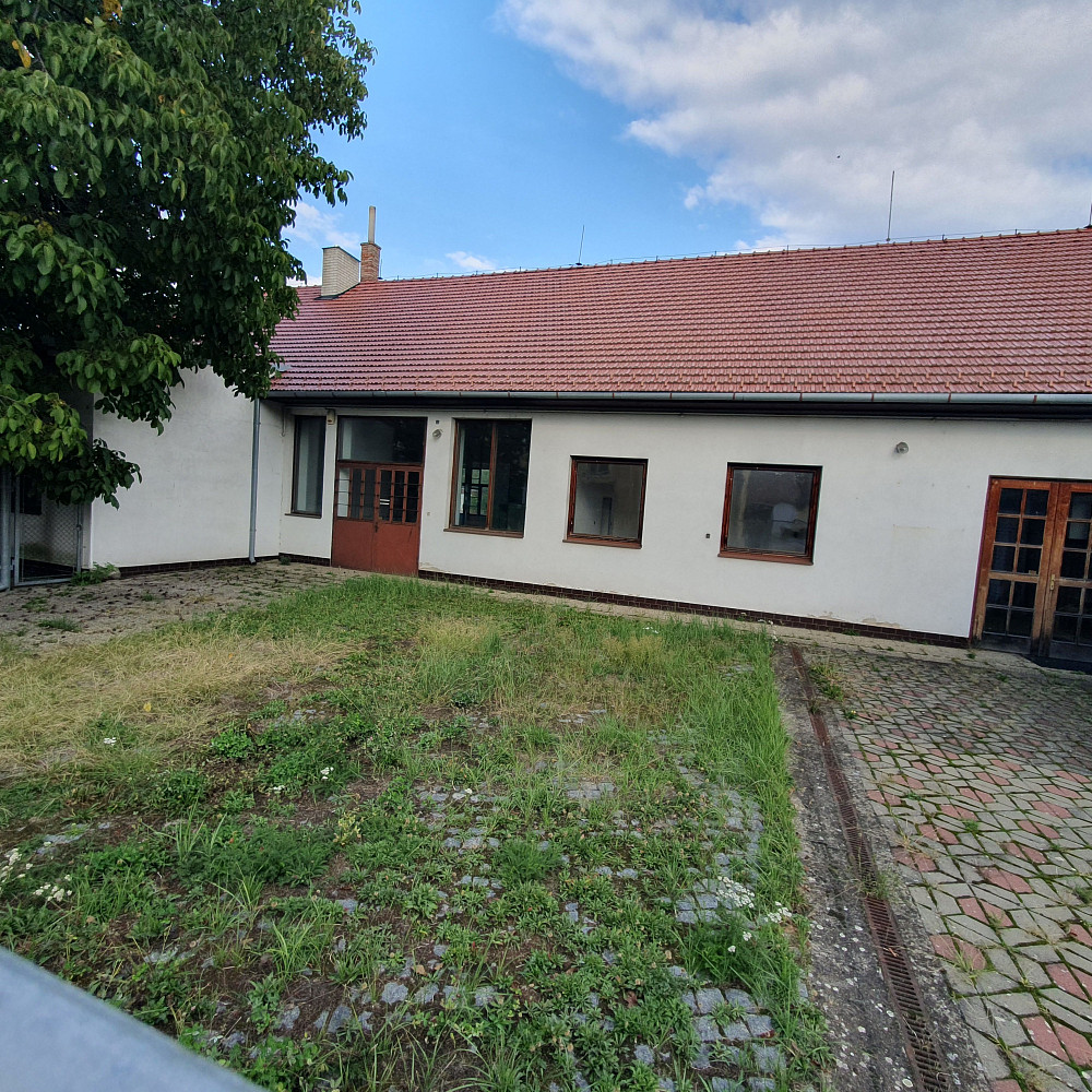 Prodej obchodních prostor 350 m²