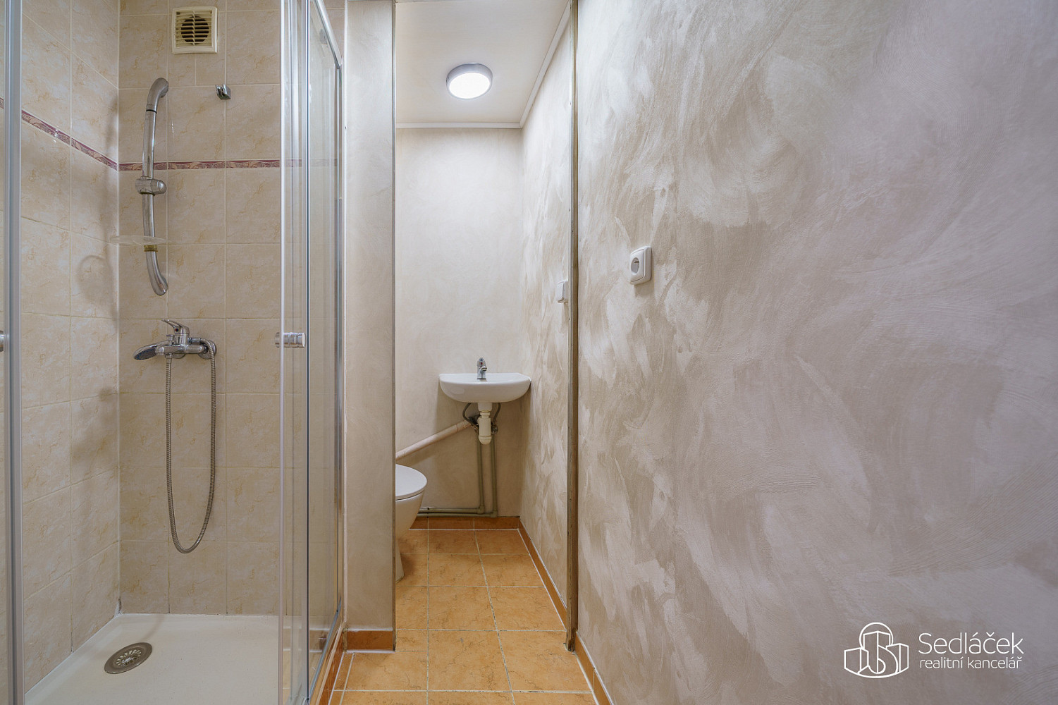 Pronájem bytu 1+1 38 m² — photo 2