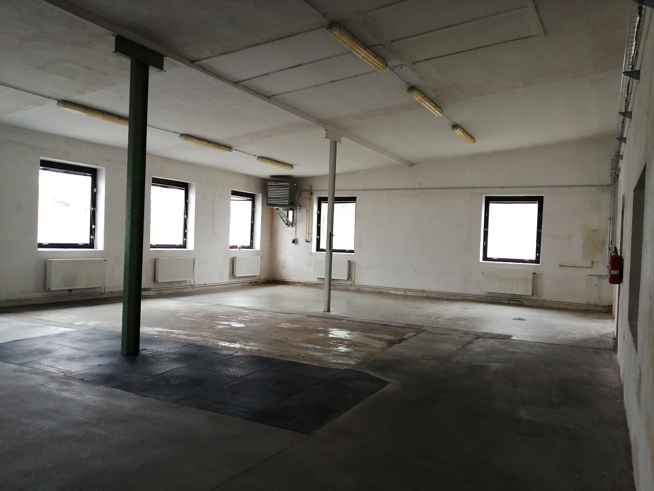 Pronájem skladovacích prostor 300 m²