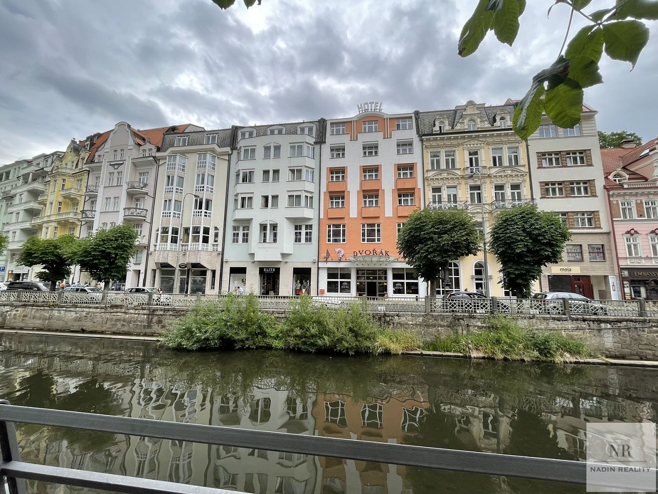 Pronájem obchodních prostor 131 m² – pohled 2