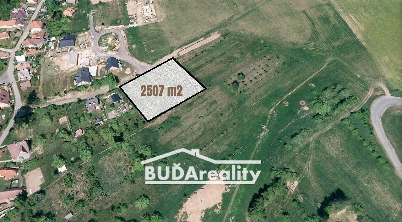 Prodej stavebního pozemku 2 507 m² – pohled 2