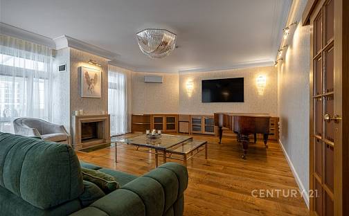 Prodej domu 725 m² s pozemkem 2 737 m², Skřivánčí, Praha 8 - Březiněves, okres Praha