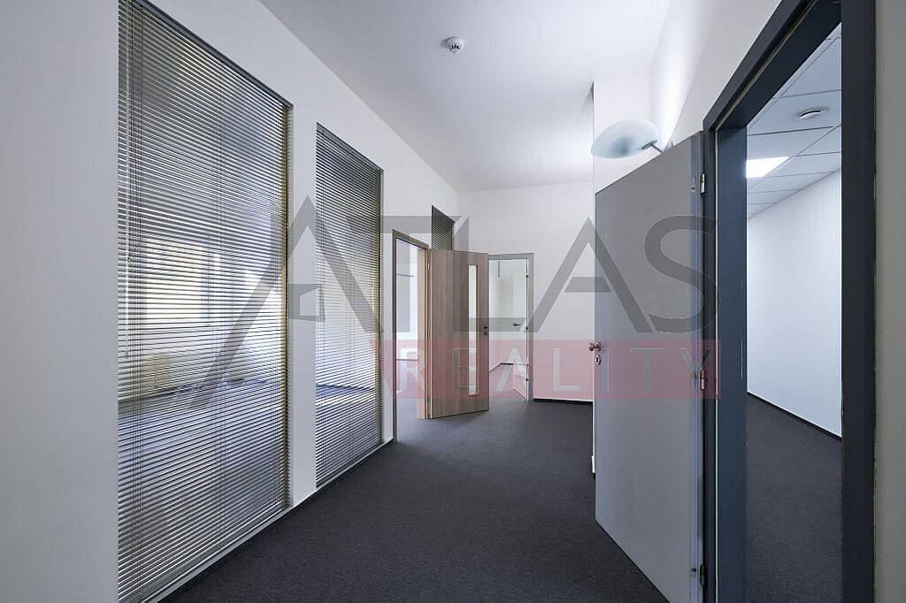 Pronájem kanceláře 46 m² – fotografie 3