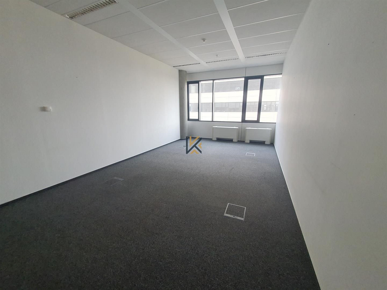 Pronájem kanceláře 303 m² – fotografie 5