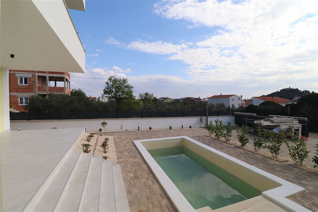 Prodej domu 221 m² s pozemkem 450 m² — photo 2