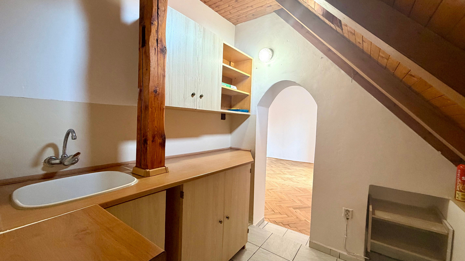 Pronájem bytu 1+kk 32 m² – fotografie 3