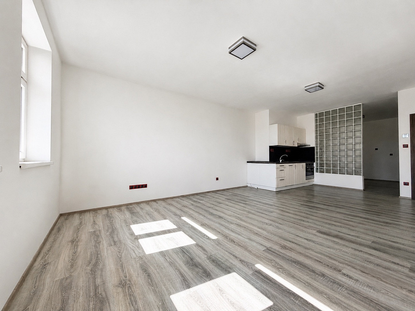 Pronájem bytu 2+kk 43 m² – fotografie 2