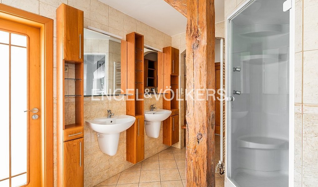 Prodej bytu 5+1 240 m², Praha – náhled fotky 8