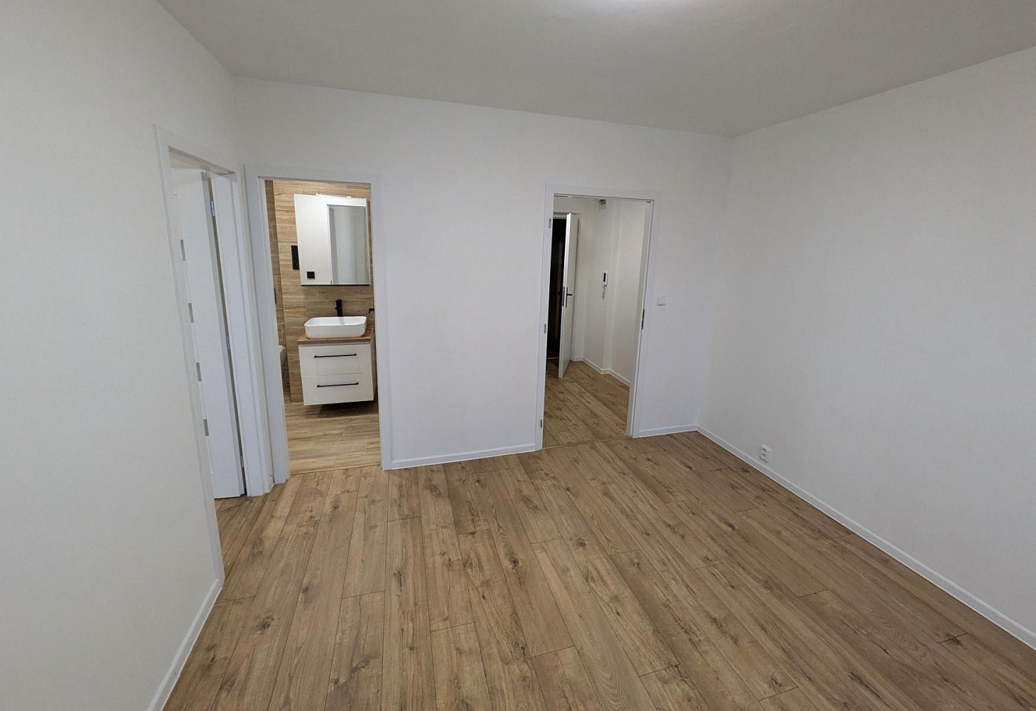 Pronájem bytu 2+kk 33 m² – fotografie 2