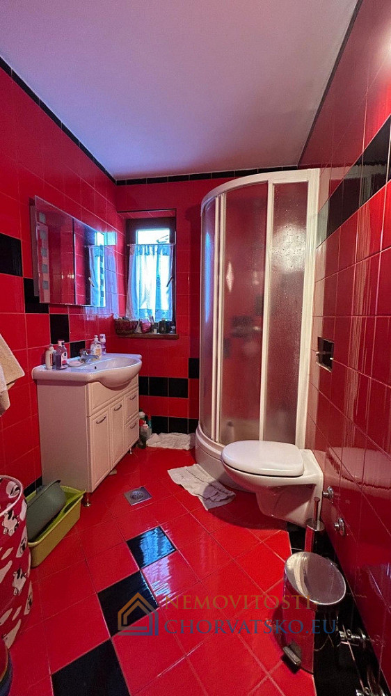Prodej domu 250 m² s pozemkem 300 m² – pohled 4