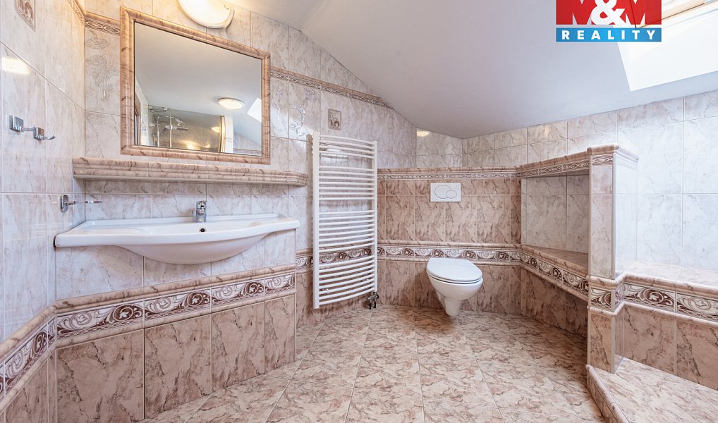 Prodej domu 370 m² s pozemkem 648 m², Mochov – náhled fotky 24