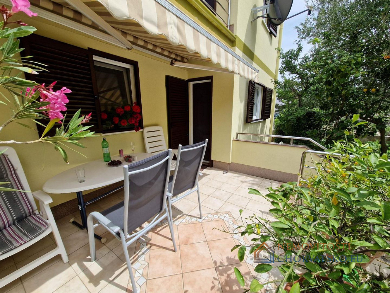 Prodej domu 220 m² s pozemkem 785 m² - Widok 3