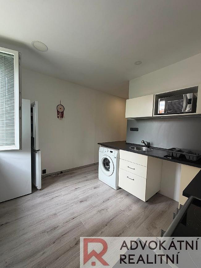 Pronájem bytu 1+1 43 m² — photo 3