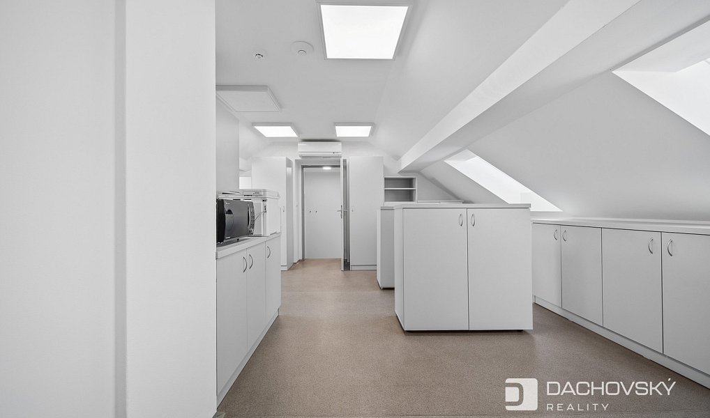Prodej obchodních prostor 374 m², Pardubice – náhled fotky 45