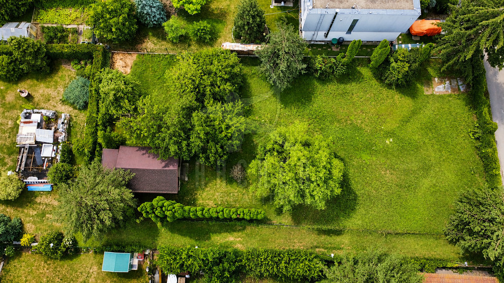 Prodej stavebního pozemku 990 m² – fotografie 2