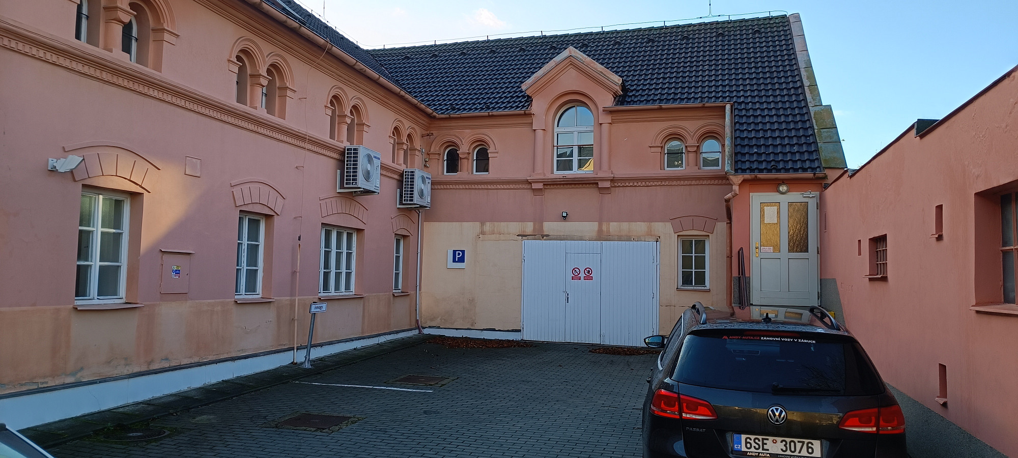 Pronájem kanceláře 1 500 m² – fotografie 4