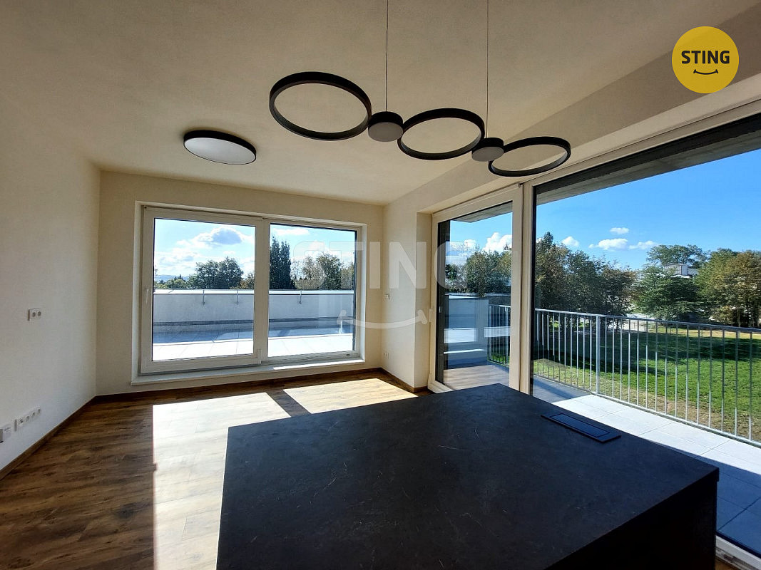 Pronájem bytu 2+kk 91 m² – fotografie 3