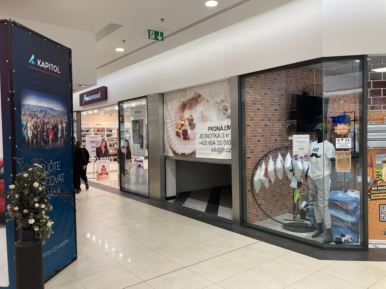 Pronájem obchodních prostor 32 m² – fotografie 2