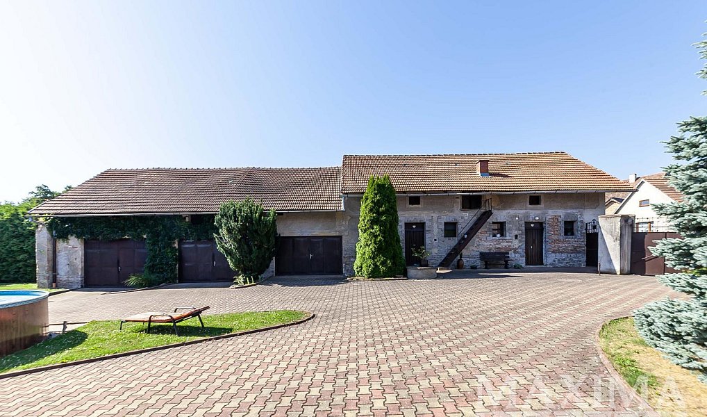 Prodej domu 340 m² s pozemkem 4 800 m², Bečváry – náhled fotky 3