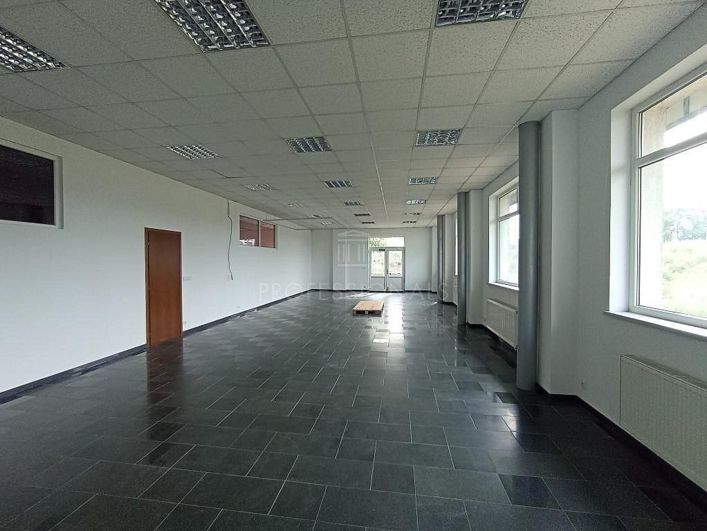 Pronájem obchodních prostor 135 m² – fotografie 3