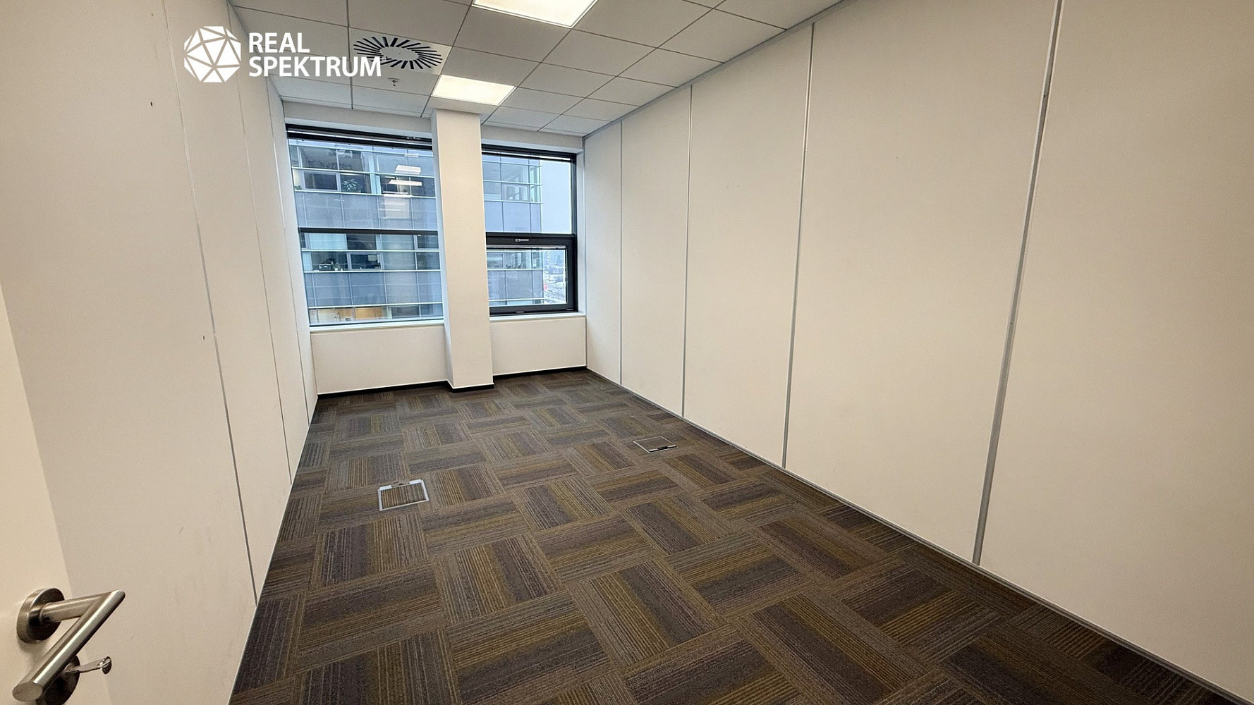 Pronájem kanceláře 240 m² – fotografie 5