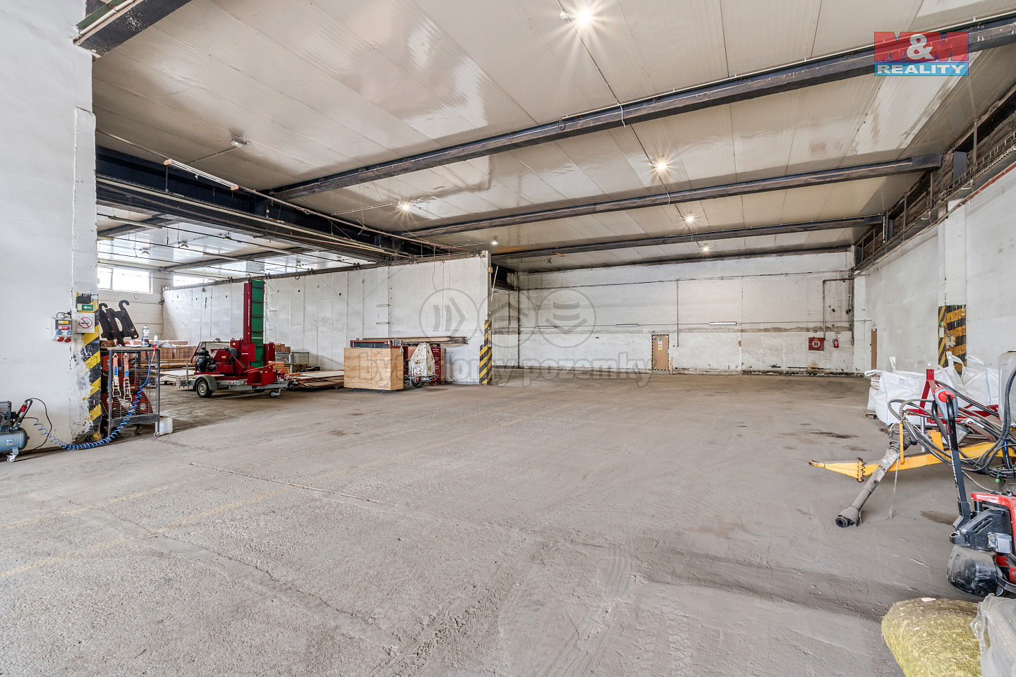 Pronájem skladovacích prostor 890 m² – fotografie 2