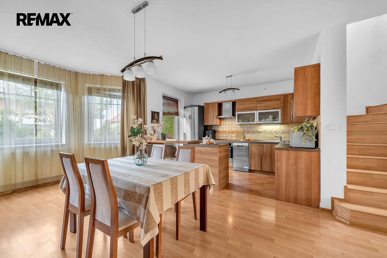 Prodej domu 224 m² s pozemkem 939 m² – fotografie 2