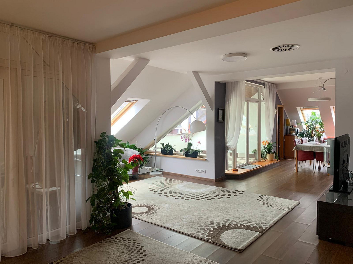 Pronájem bytu 4+kk 198 m² – pohled 6