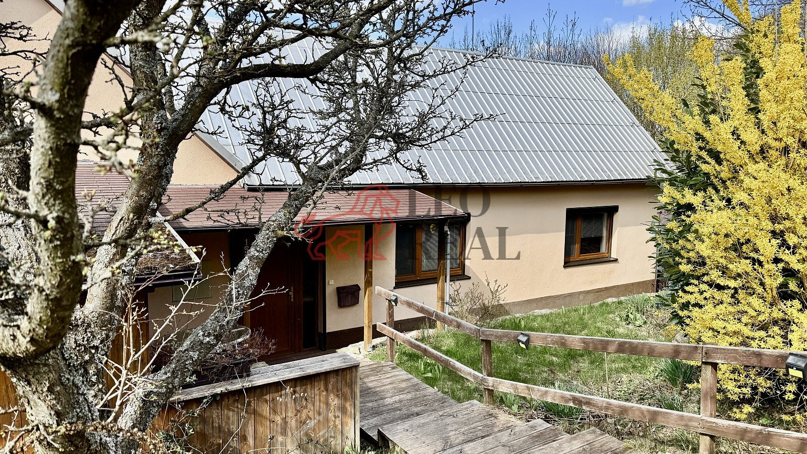 Prodej domu 250 m² s pozemkem 14 714 m², Lopeník