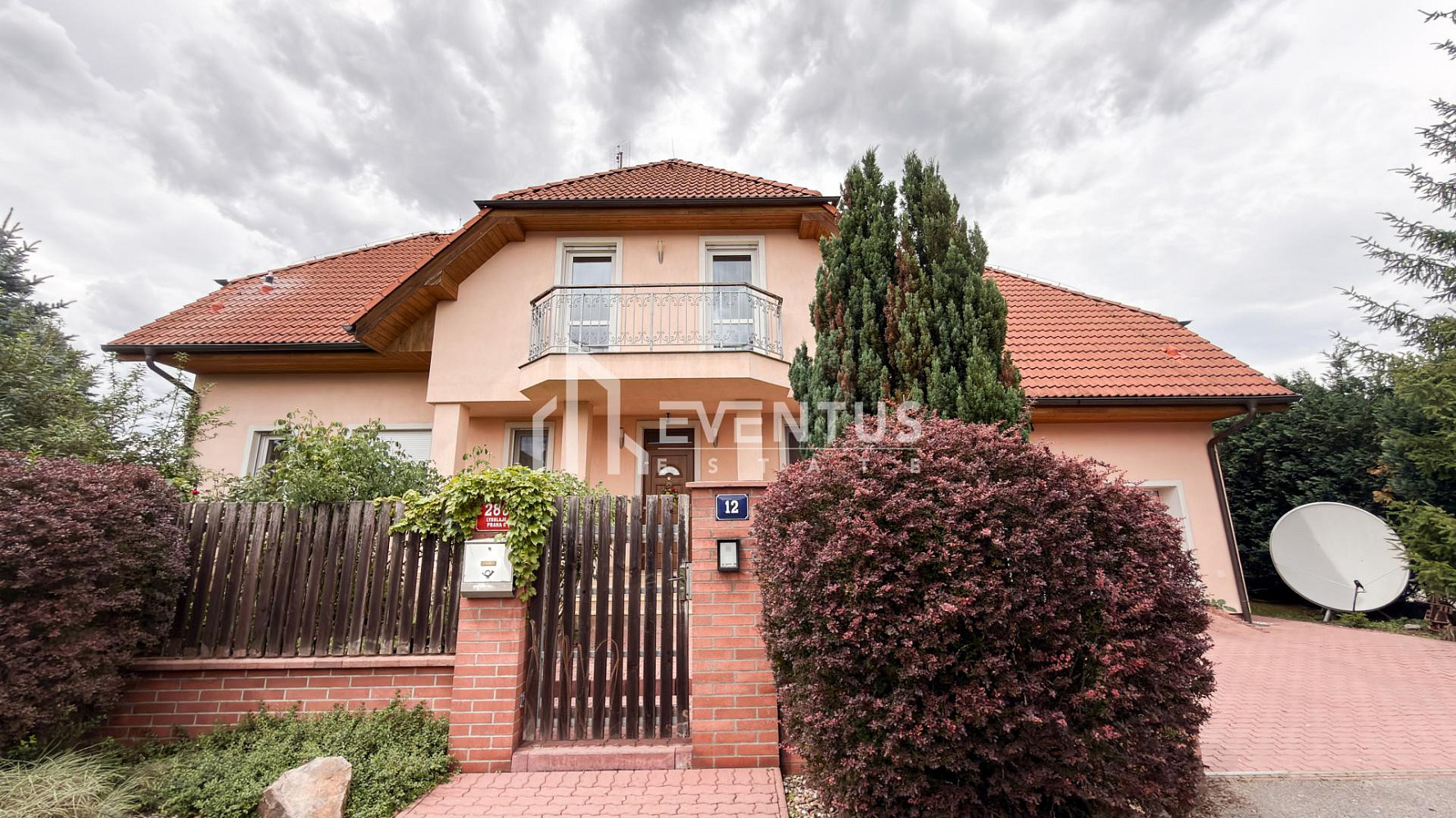 Prodej domu 300 m² s pozemkem 803 m²