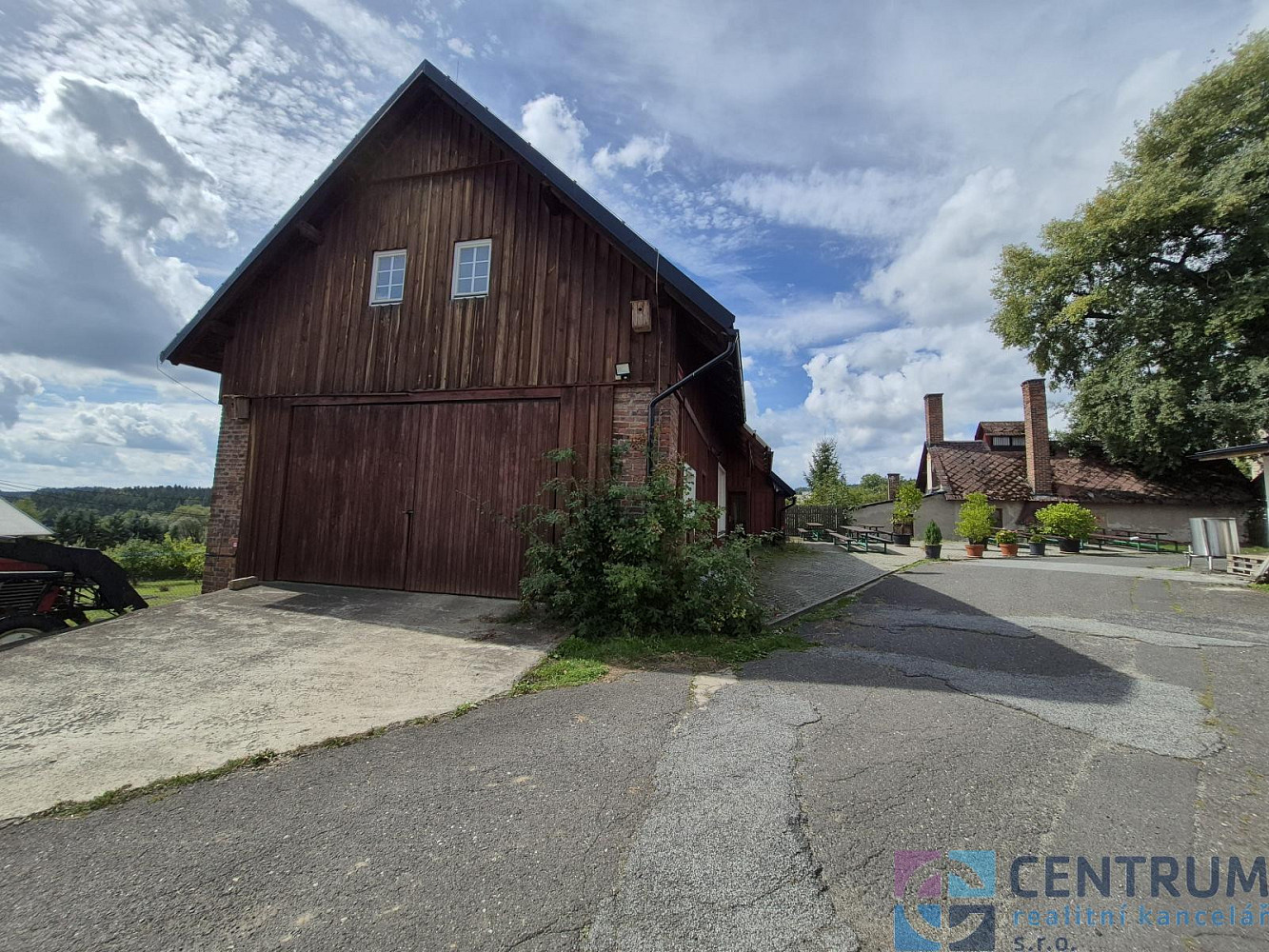 Pronájem obchodních prostor 240 m² – fotografie 2