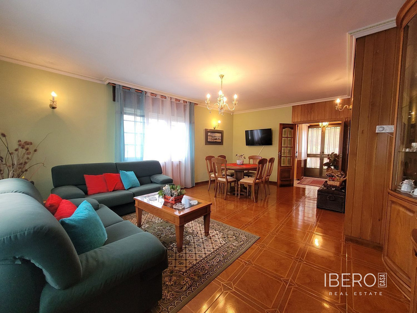 Prodej domu 228 m² s pozemkem 1 599 m²