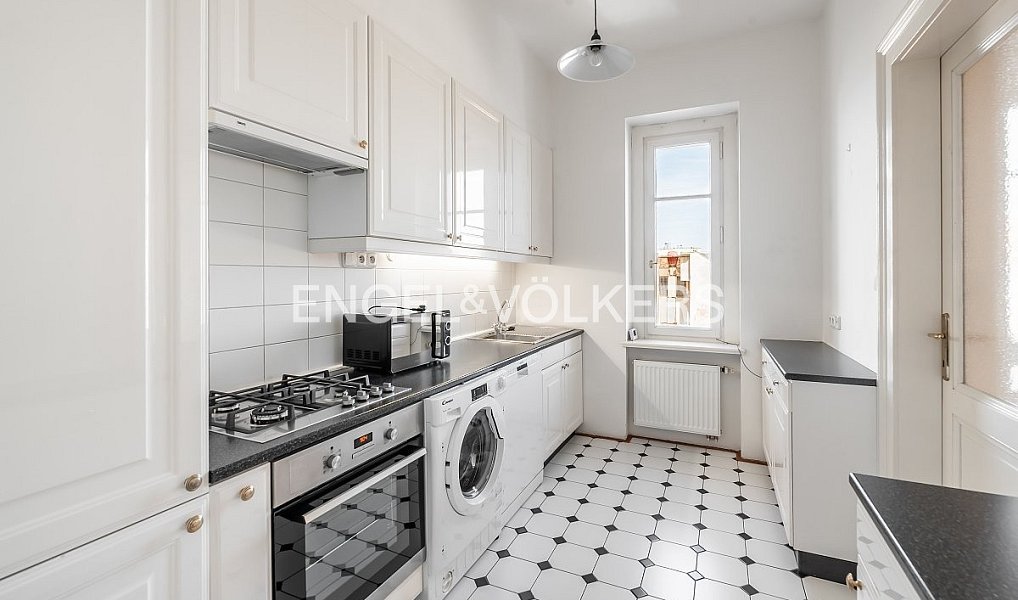 Pronájem bytu 2+1 98 m², Praha – náhled fotky 2