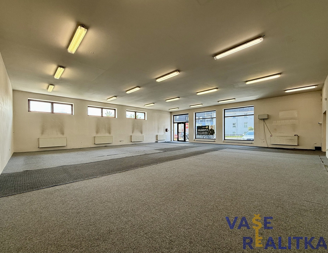 Pronájem obchodních prostor 370 m² – fotografie 2