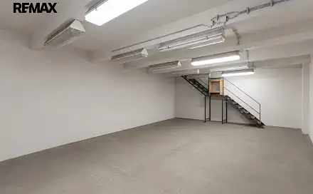 Pronájem skladovacích prostor 140 m², Starostrašnická, Praha 10 - Strašnice
