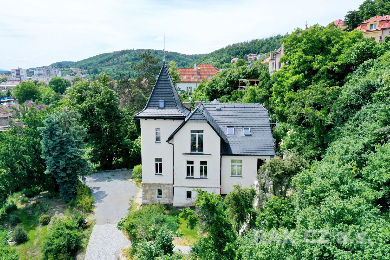 Prodej nájemního domu, činžáku 338 m² — photo 2