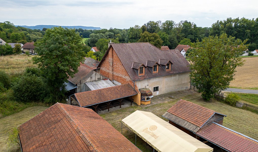 Prodej ubytovacího objektu 852 m², Chroustovice – náhled fotky 15