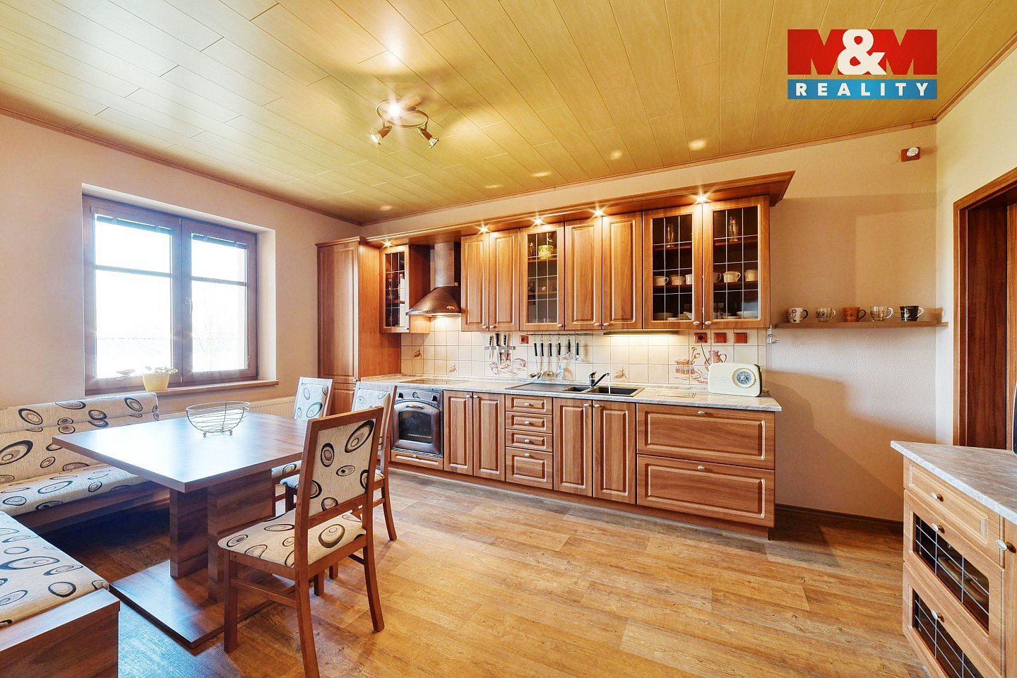 Prodej domu 248 m² s pozemkem 1 621 m² — photo 2