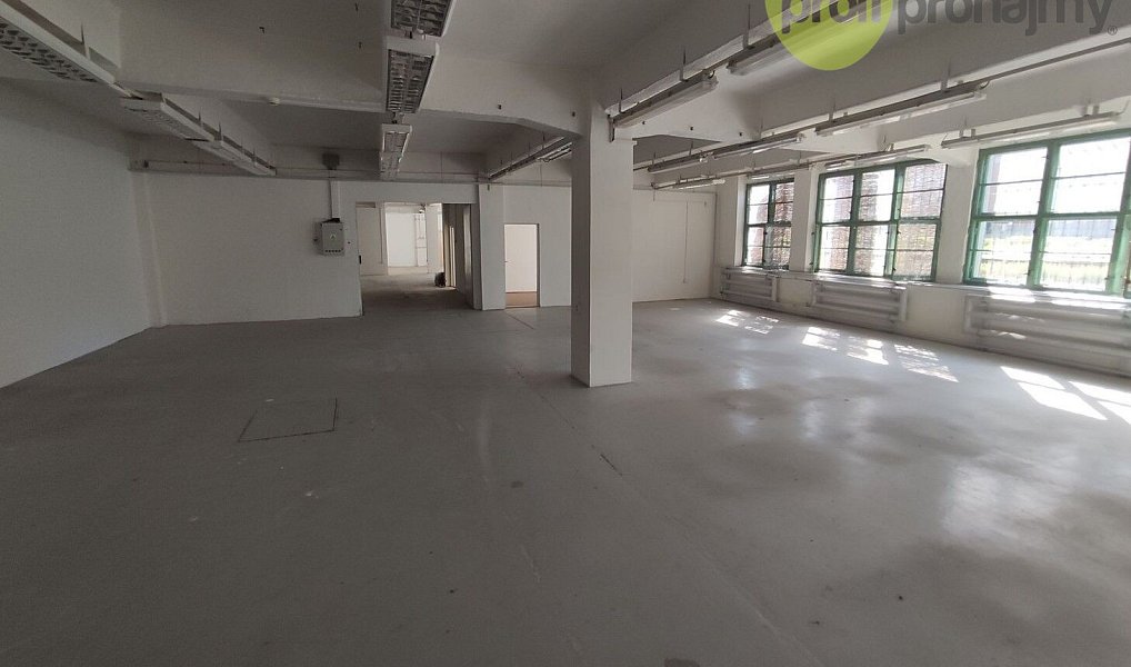 Pronájem skladovacích prostor 374 m², Zlín – náhled fotky 2
