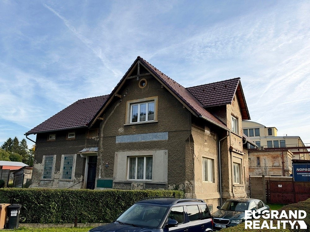 Prodej domu 260 m² s pozemkem 1 052 m²
